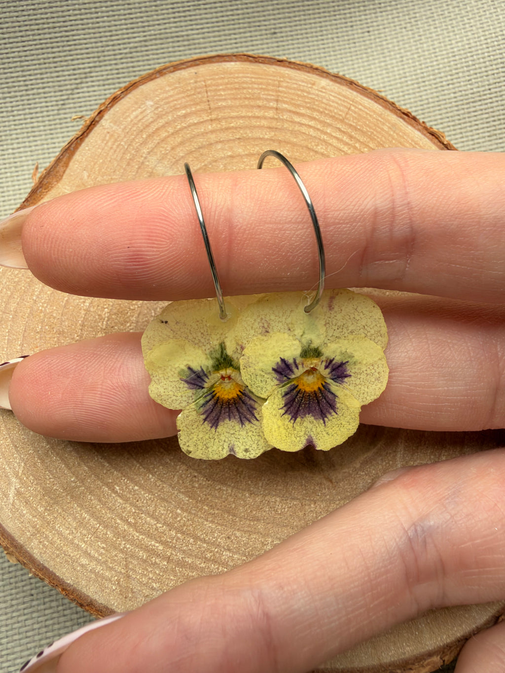 Pendientes flor pensamiento