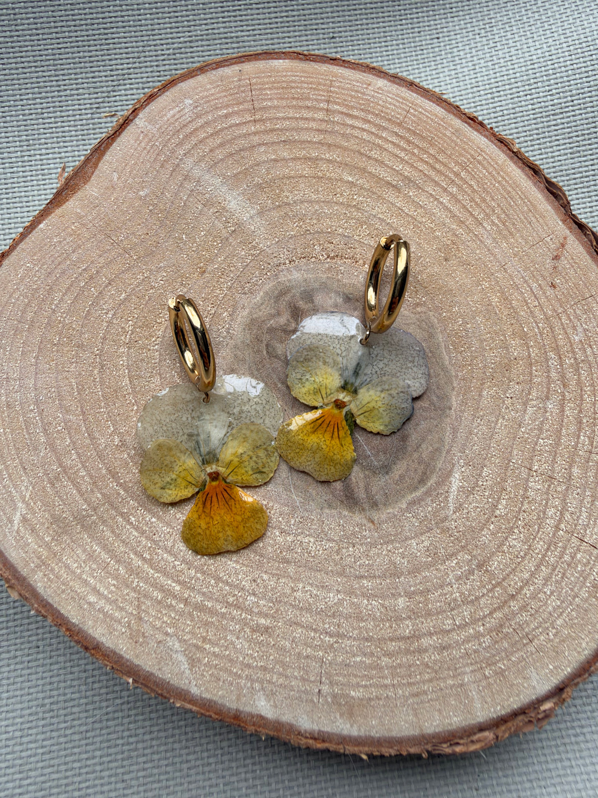 Pendientes flor pensamiento