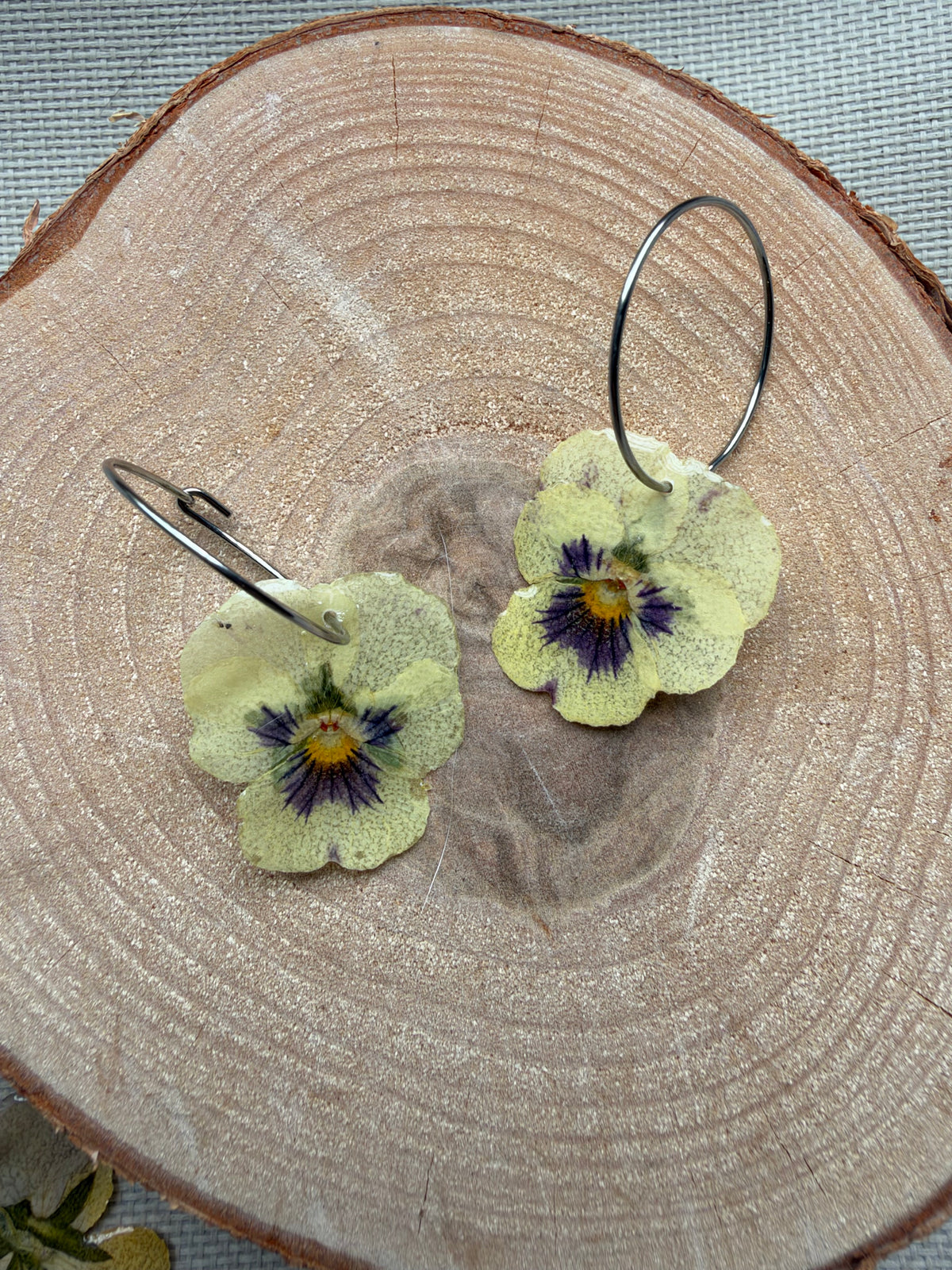 Pendientes flor pensamiento
